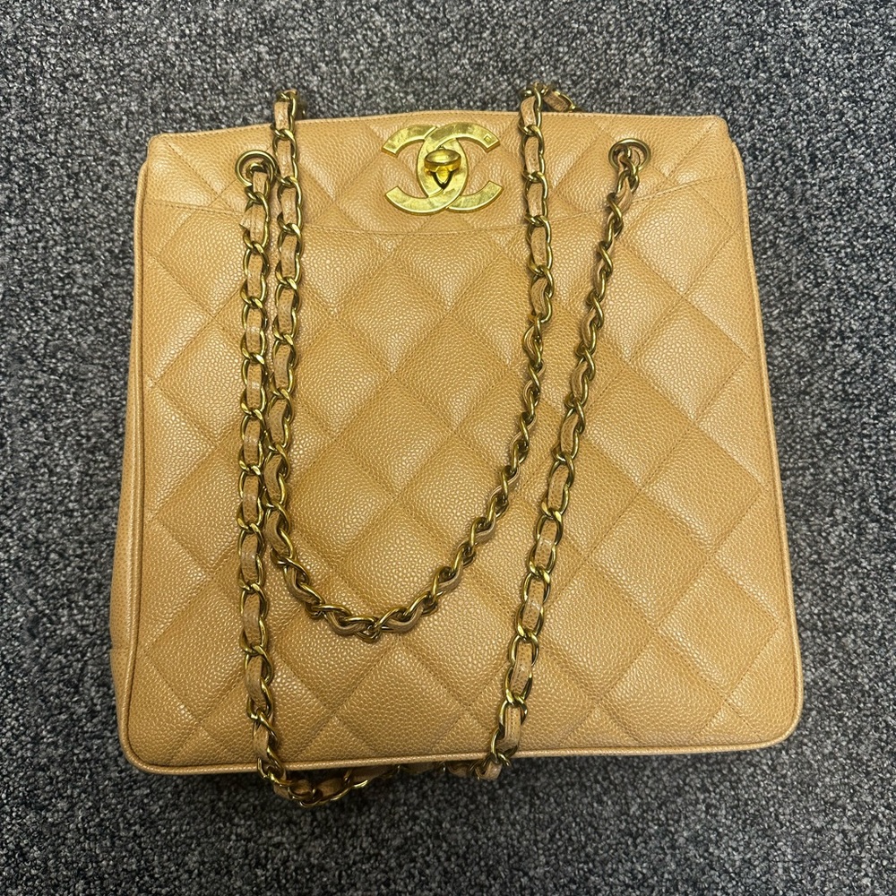 chanel vintage beige caviar leather 24k large cc turn lock shoulder bag 1994